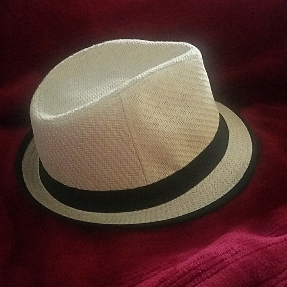 Claire's Hat - Picture 3 of 4
